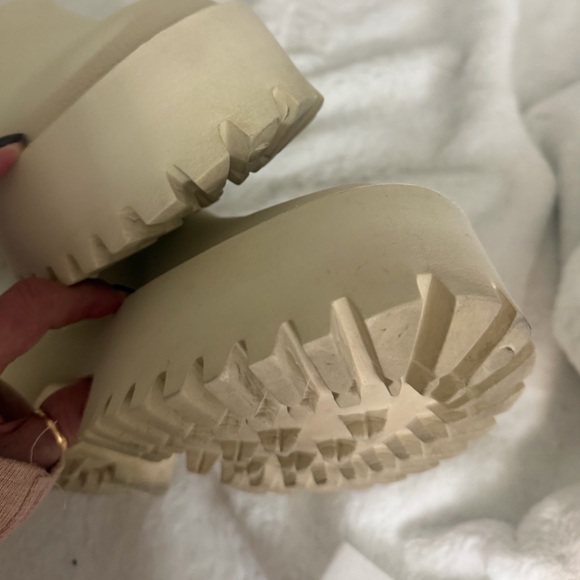 Jeffrey Campbell Cream Slip-On Footwear - Picture 4 of 9